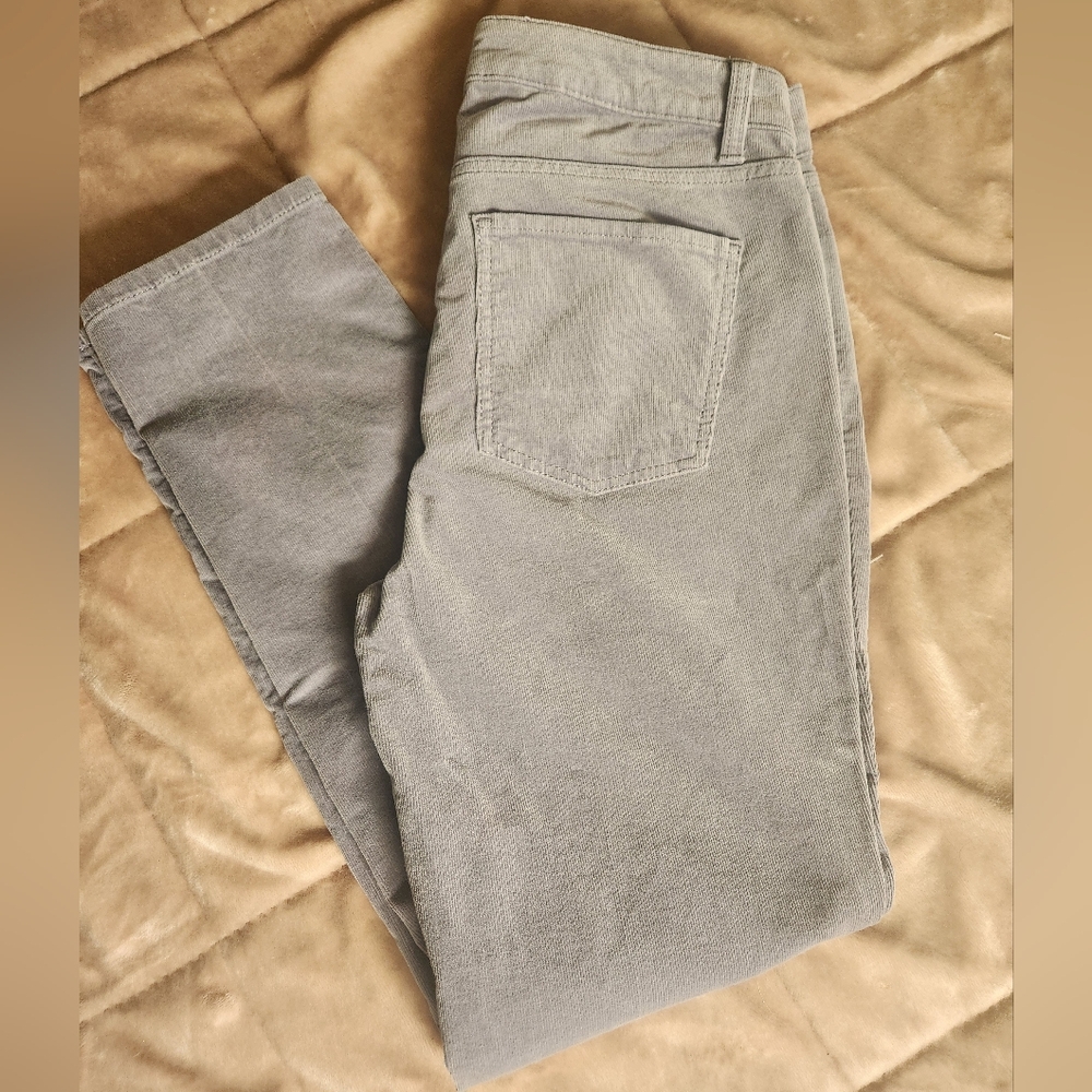 Women’s Ankle Slim Straight Leg Pants in Light Gray Size 6